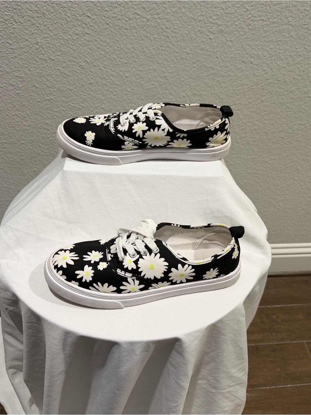 Divided Black Daisy Print Lace-Up Sneakers